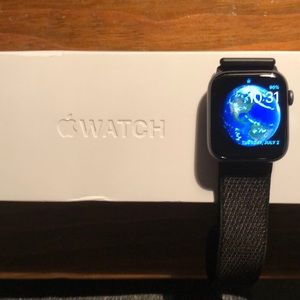 A series 4, 44mm Apple Watch. Only worn twice.